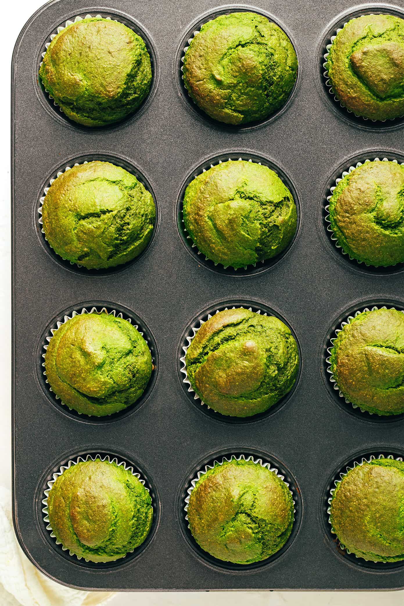 These blender spinach banana muffins are kid-approved, naturally sweetened and gluten-free, and so delicious! | gimmesomeoven.com Green Spinach Banana Muffins in Pan