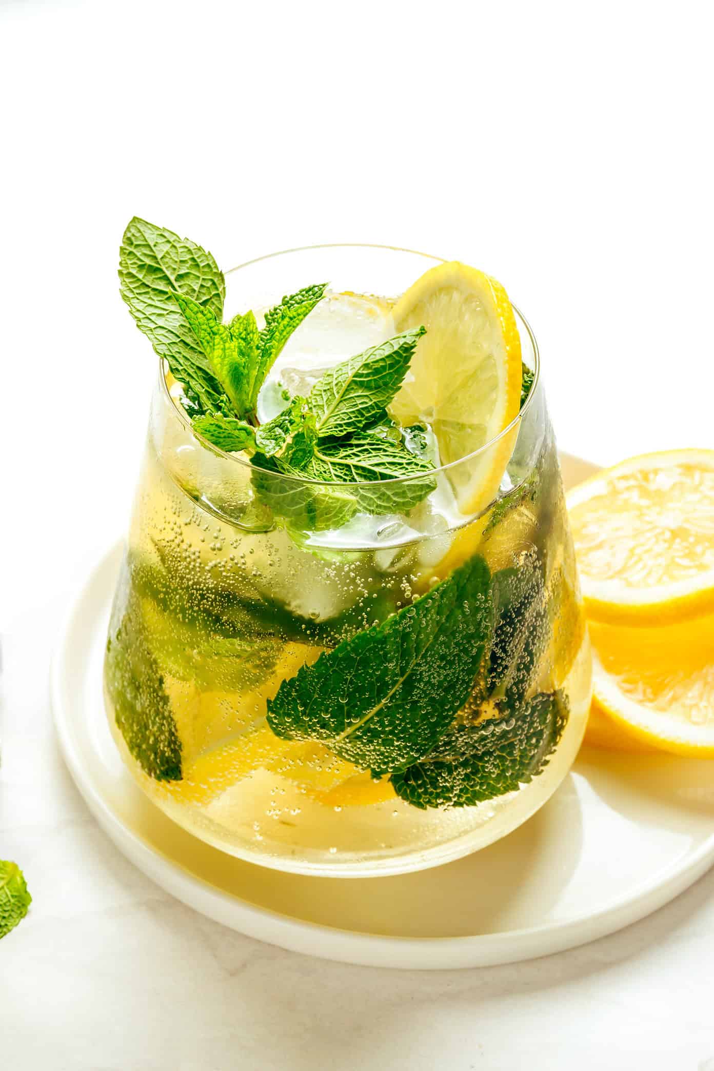 This classic Hugo Spritz recipe is made with prosecco, elderflower liqueur, soda water, mint, and lime โ the perfect Italian cocktail for summer. | gimmesomeovencom Homemade Hugo Spritz